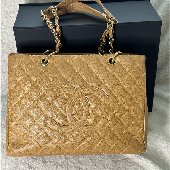 Handbags - Chanel Caviar GST Pm tote